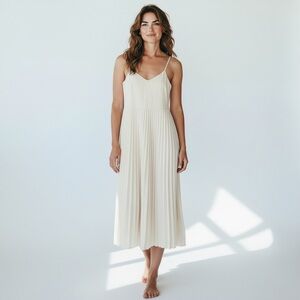 Chic pleated Maxi Dress